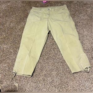 Style & Co women’s 14 crop pants Ties at hem Elastic at waistband 32” to hem